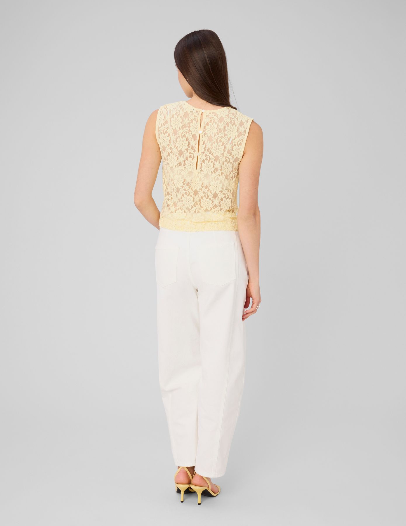 Top sans manche en dentelle