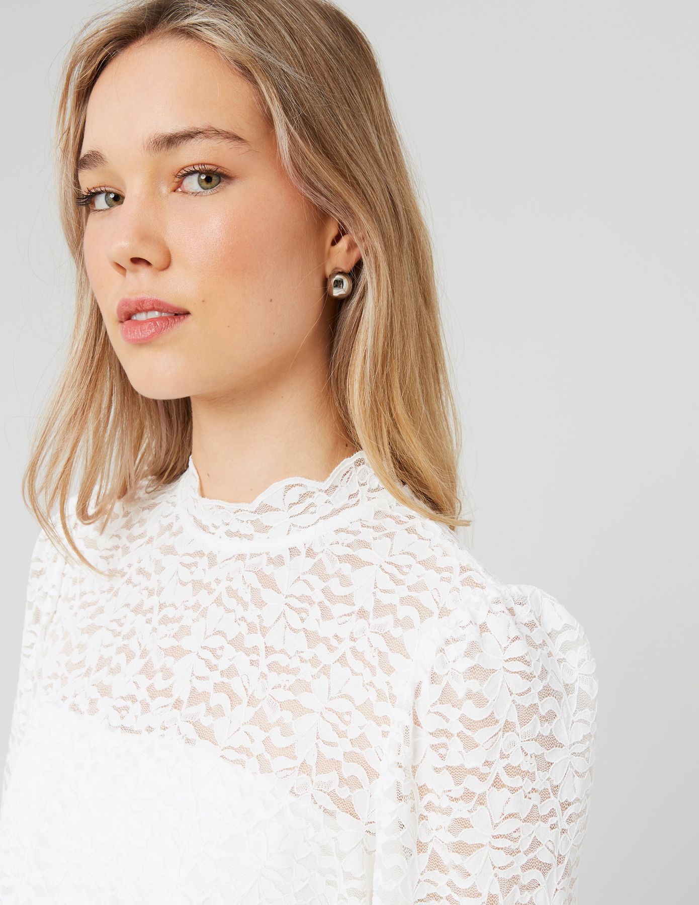 T-shirt col montant dentelle
