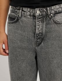 Jean loose