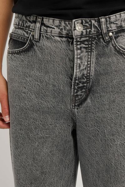 Jean loose