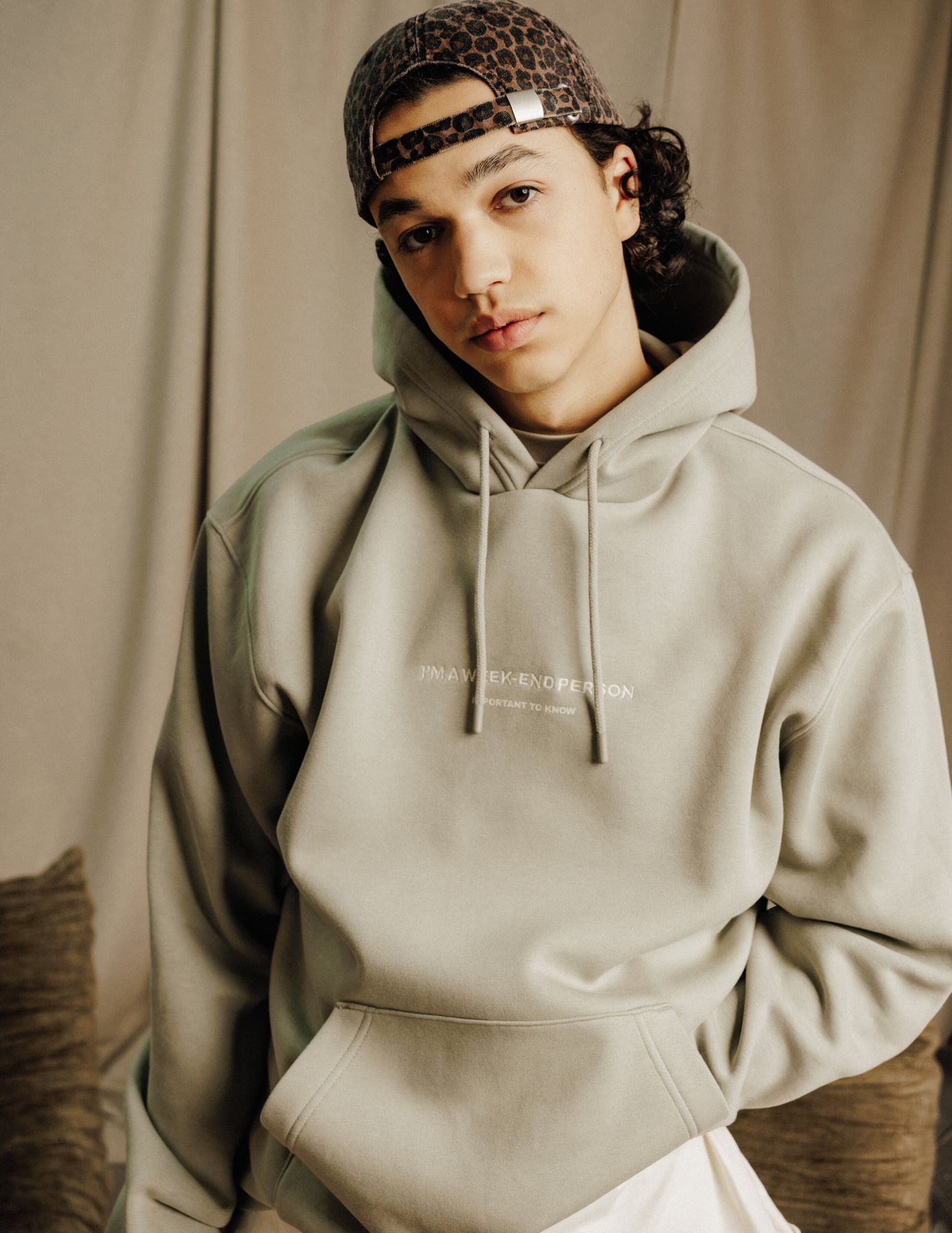 Sweat &agrave; capuche message brod&eacute;