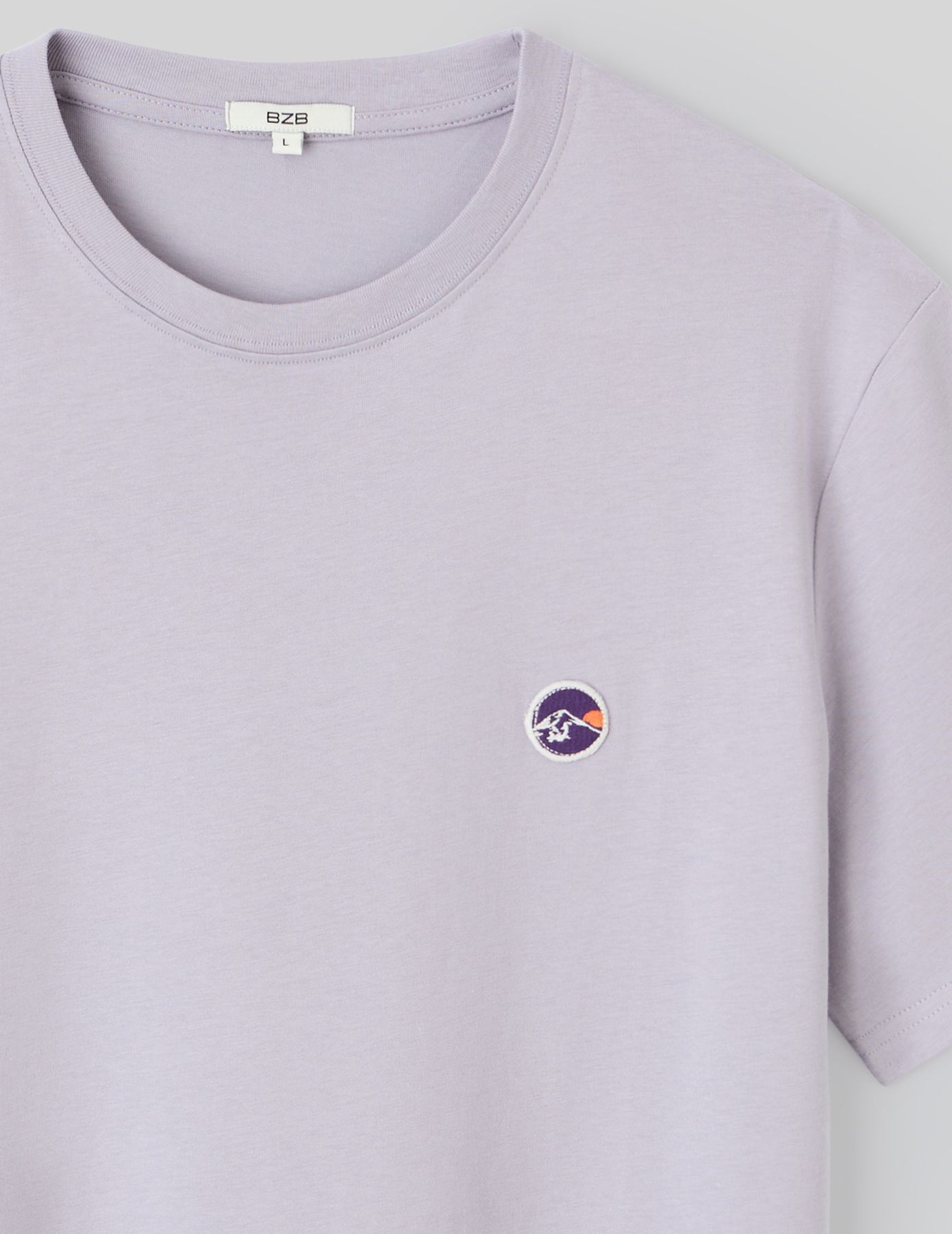 T-shirt broderie poitrine