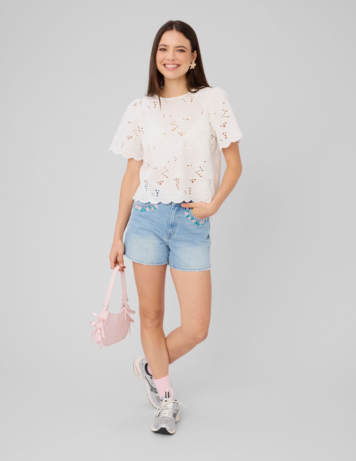 Short en denim brod&eacute;