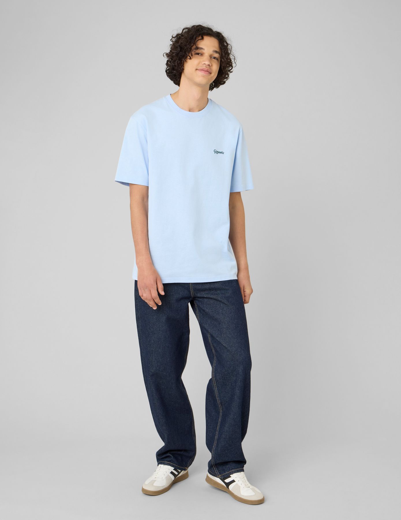 T-shirt imprim&eacute; et brod&eacute;