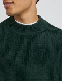 Pull col montant reli&eacute;f&eacute;