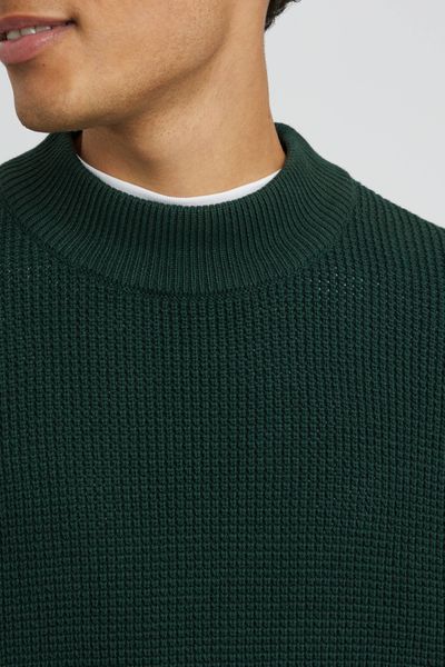 Pull col montant reli&eacute;f&eacute;