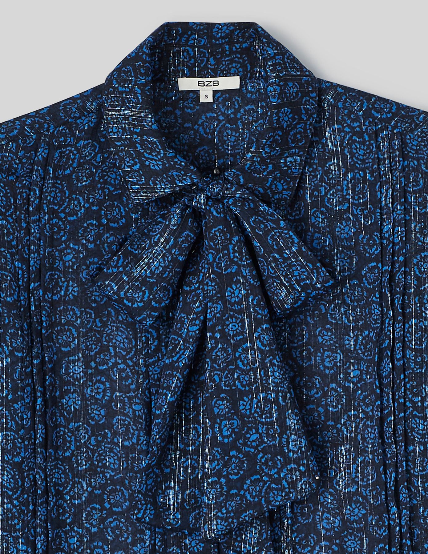 Chemise col lavali&egrave;re