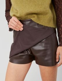 Jupe short en tissu enduit