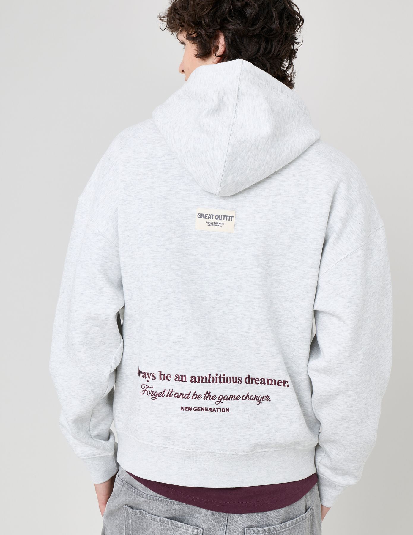 Sweat capuche broderie devant/dos
