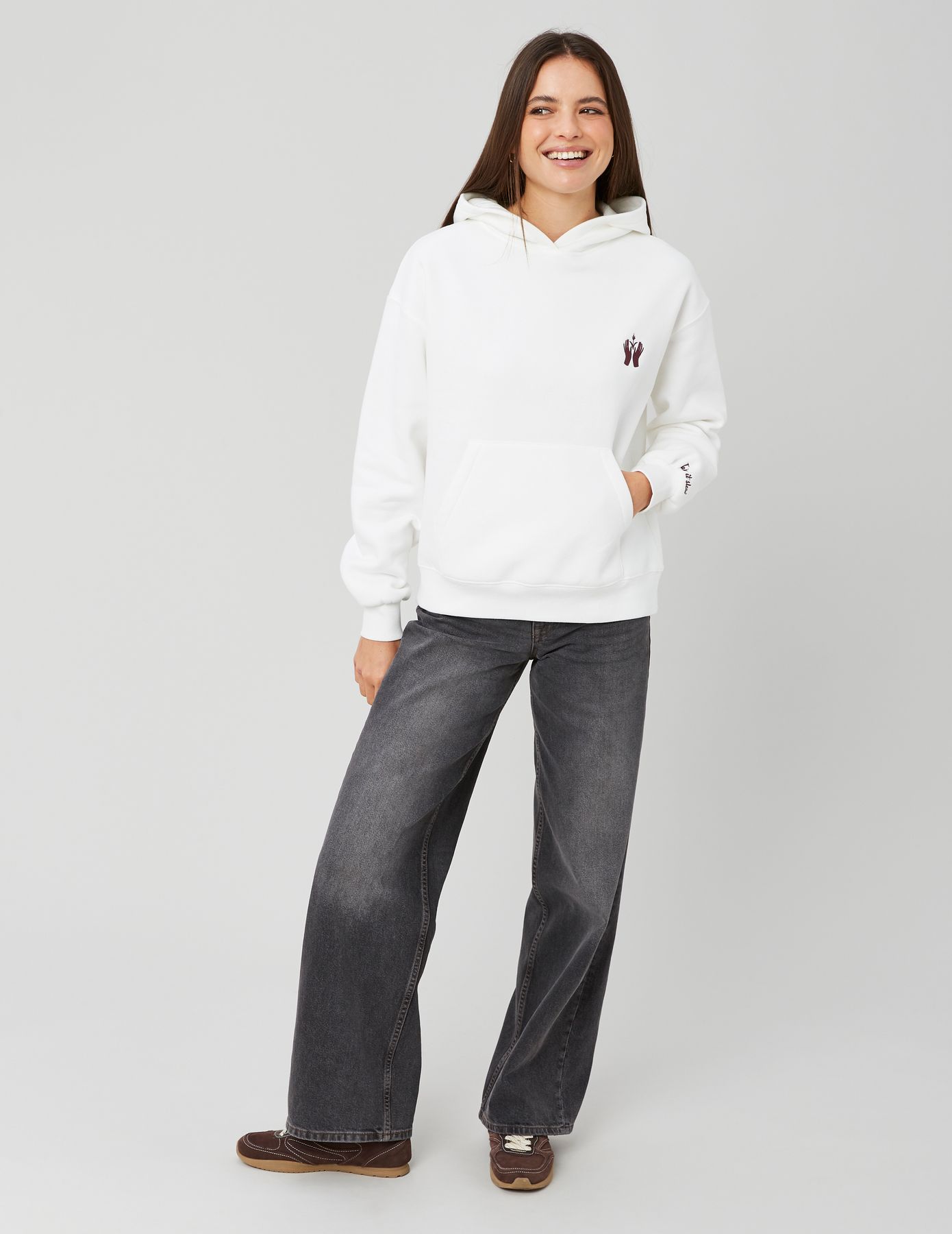 Sweat col capuche broderie poitrine