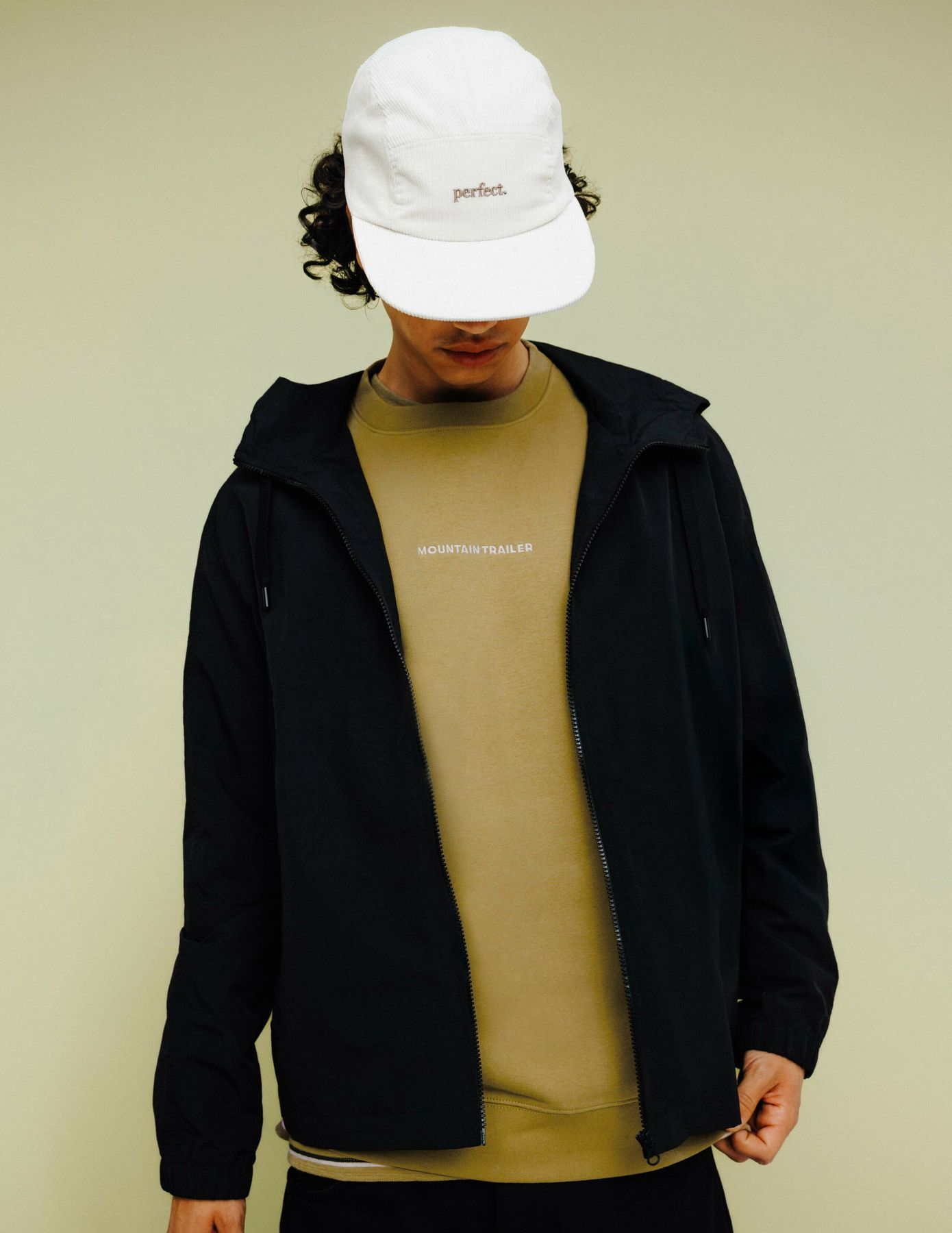 Blouson coup vent &agrave; capuche