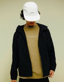 Blouson coup vent &agrave; capuche