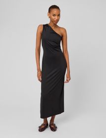 Robe longue &eacute;paule d&eacute;nud&eacute;e