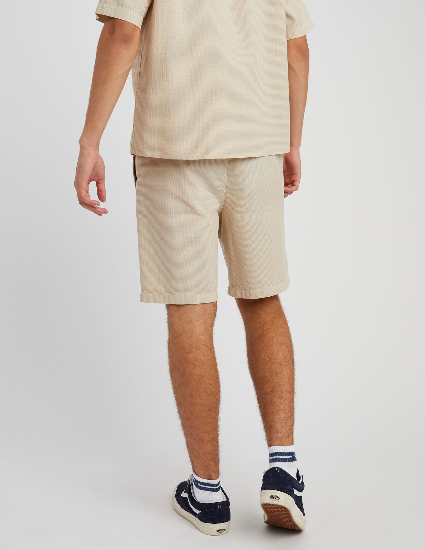 Bermuda unie en mati&egrave;re gaufr&eacute;