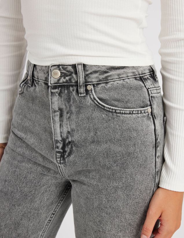 Jean mom fit