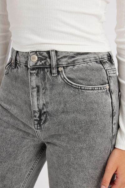 Jean mom fit