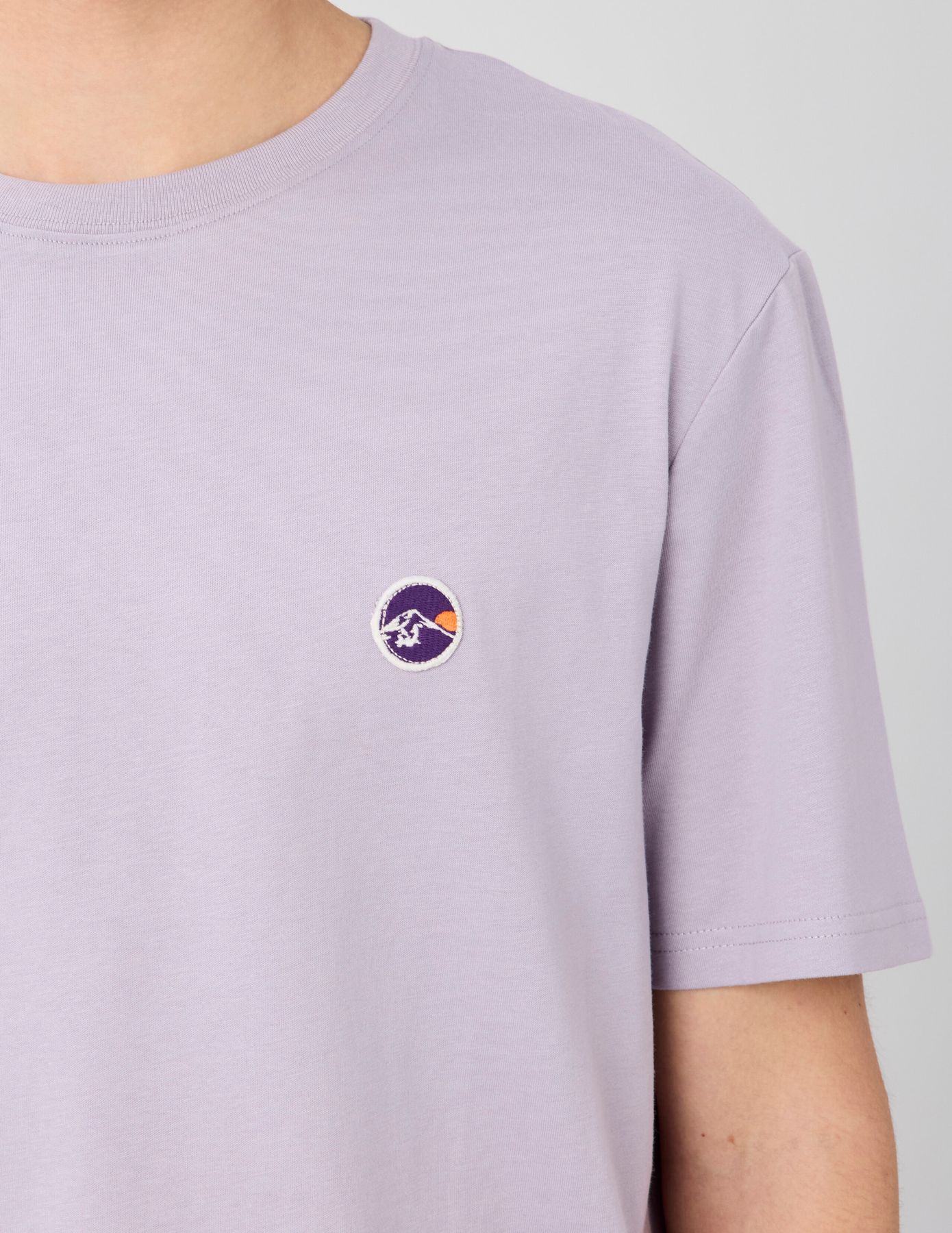 T-shirt broderie poitrine