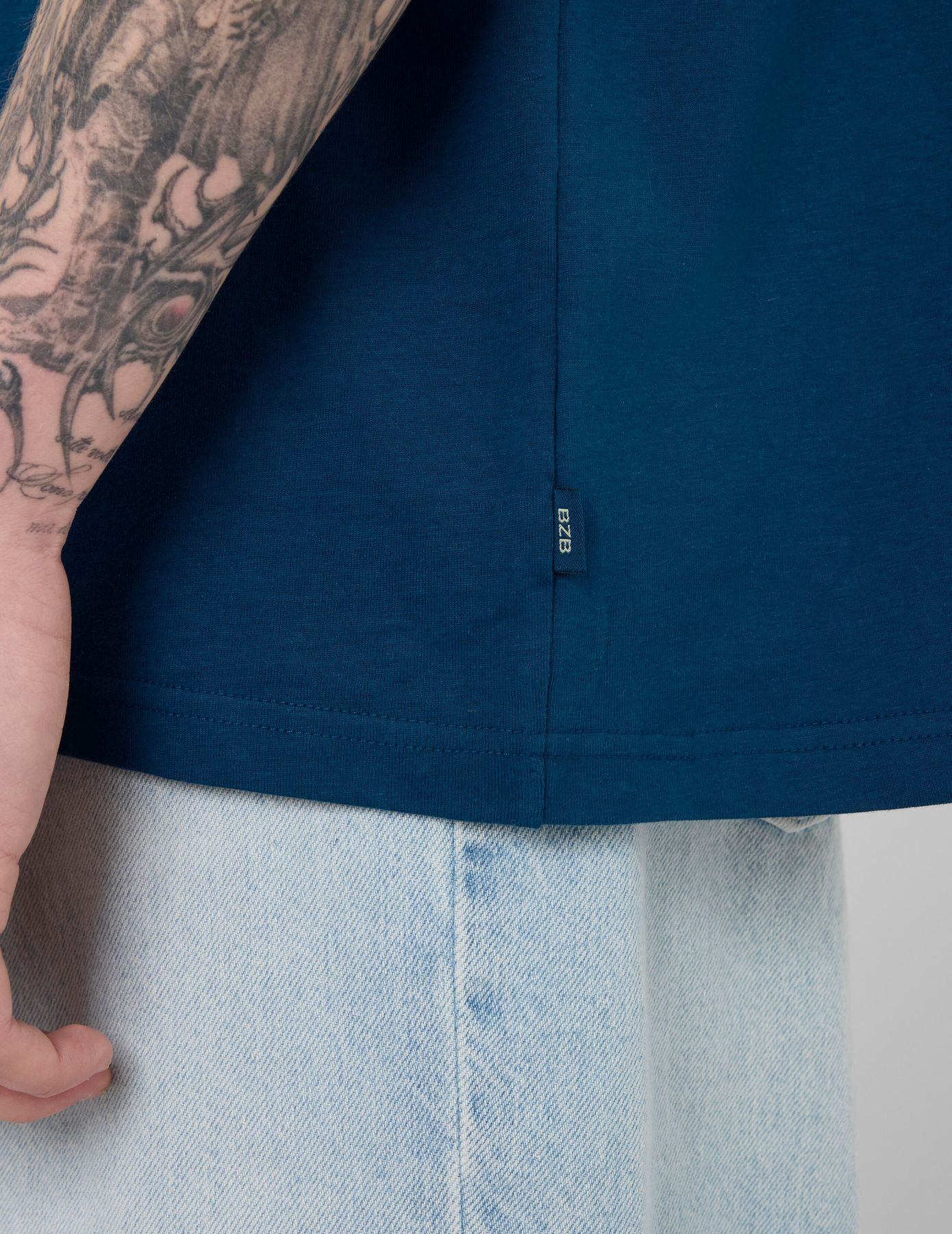 T-shirt broderie poitrine