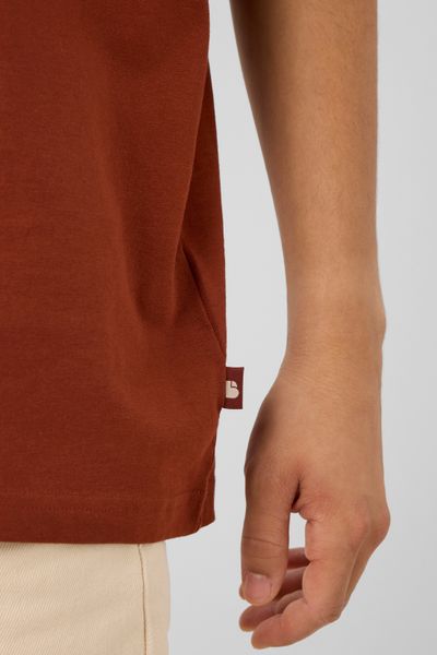 T-shirt broderie poitrine