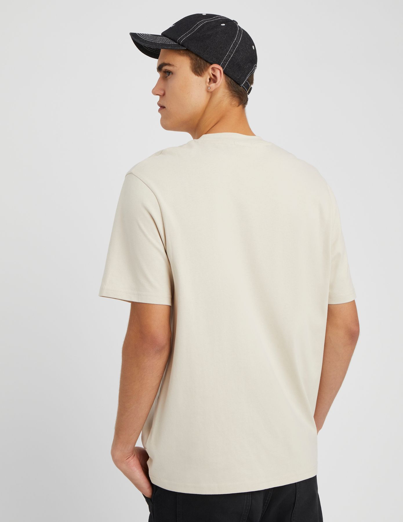 T-shirt broderie poitrine