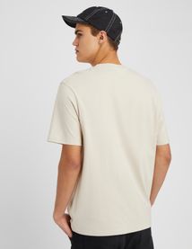 T-shirt broderie poitrine