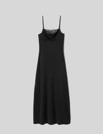 Robe longue avec empi&egrave;cements en dentelle