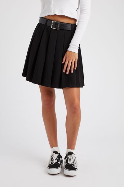 Jupe courte pliss&eacute;e ceintur&eacute;e