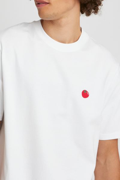 T-shirt broderie poitrine