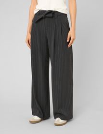 Pantalon en flanelle ceintur&eacute; &agrave; rayures
