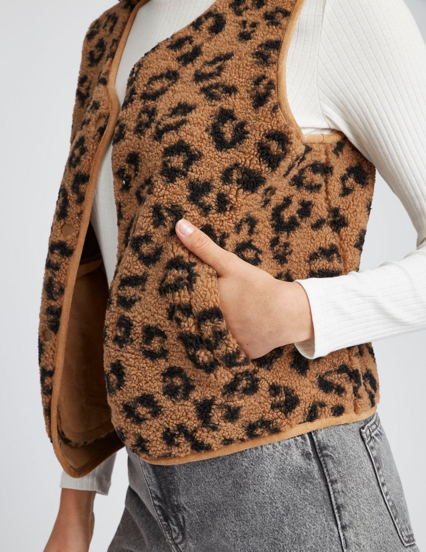 Gilet sans manches l&eacute;opard en sherpa