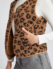 Gilet sans manches l&eacute;opard en sherpa