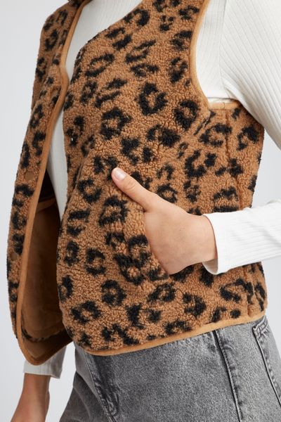 Gilet sans manches l&eacute;opard en sherpa