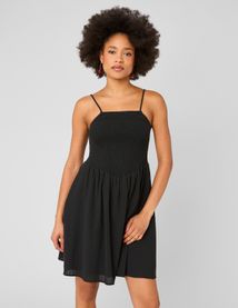 Robe courte smock&eacute;e