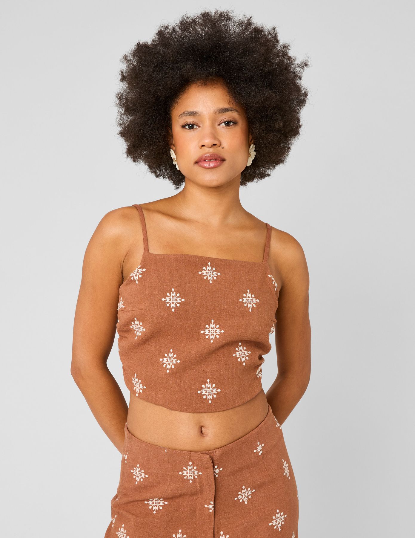 Top &agrave; fines bretelles &agrave; nouer