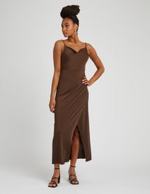 Robe longue col bénitier