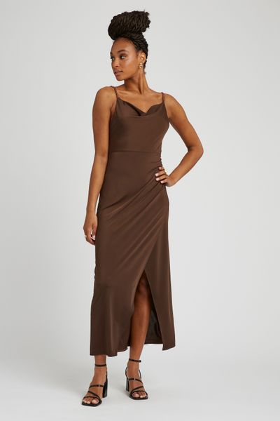 Robe longue col bénitier