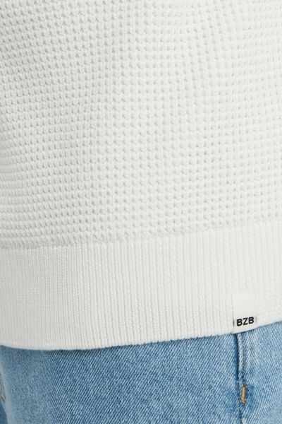 Pull col montant reli&eacute;f&eacute;