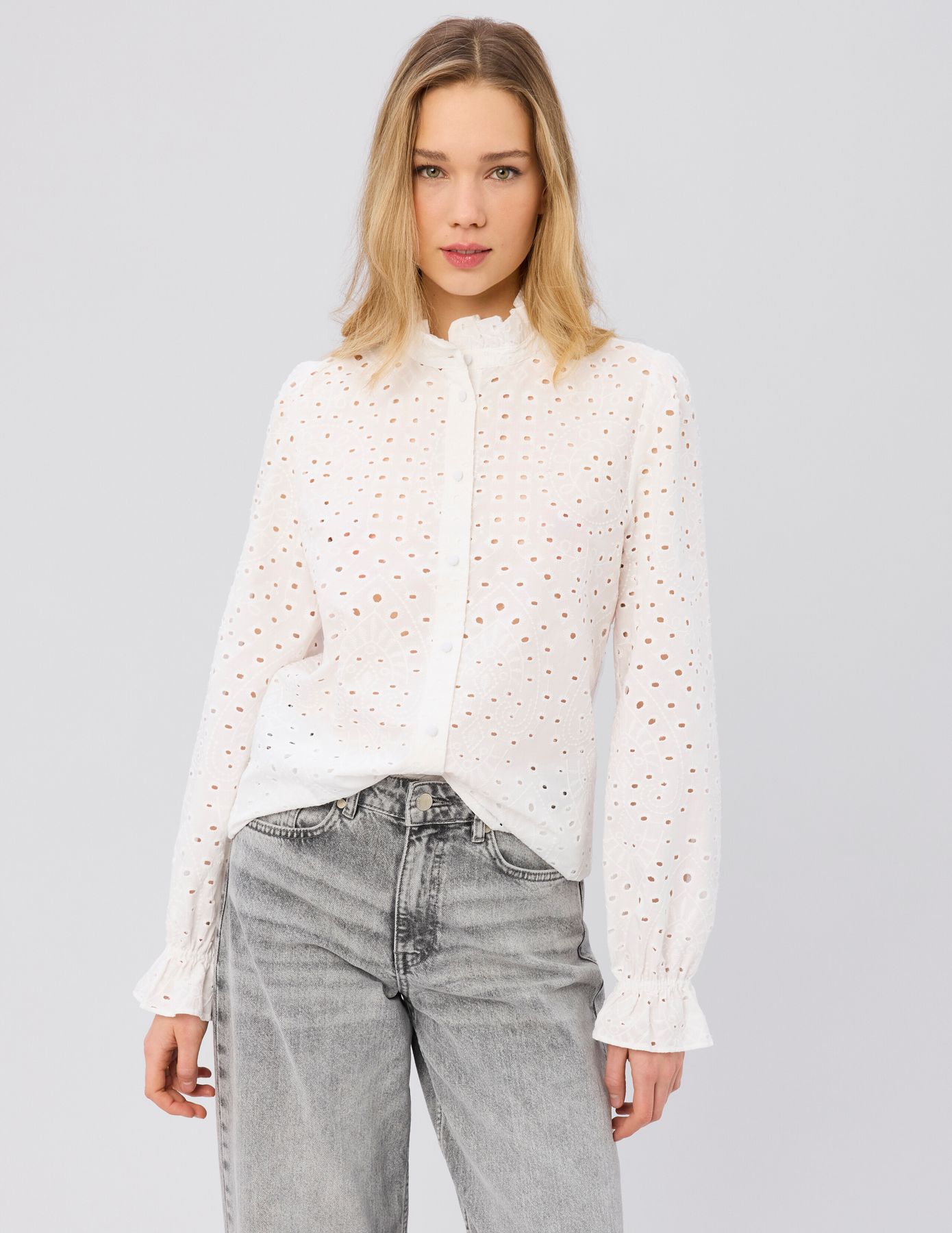 Chemise col montant broderie anglaise