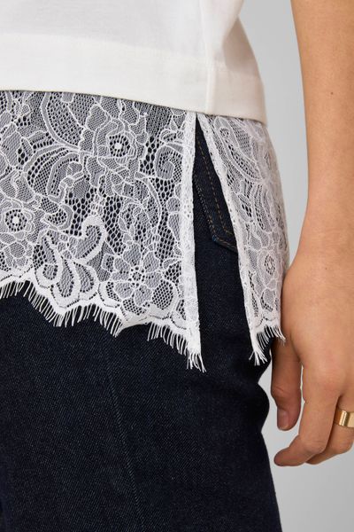 T-shirt avec empi&egrave;cement en dentelle