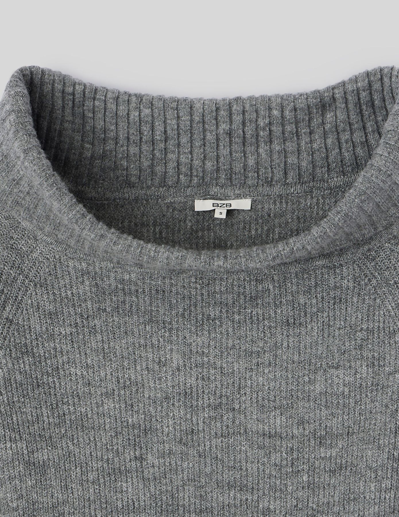 Pull &eacute;paules d&eacute;nud&eacute;es