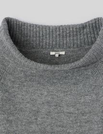 Pull &eacute;paules d&eacute;nud&eacute;es