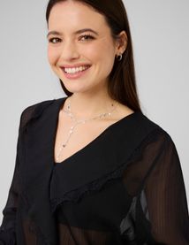 Blouse &agrave; volants et dentelle