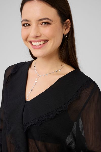 Blouse &agrave; volants et dentelle