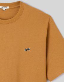 T-shirt broderie poitrine