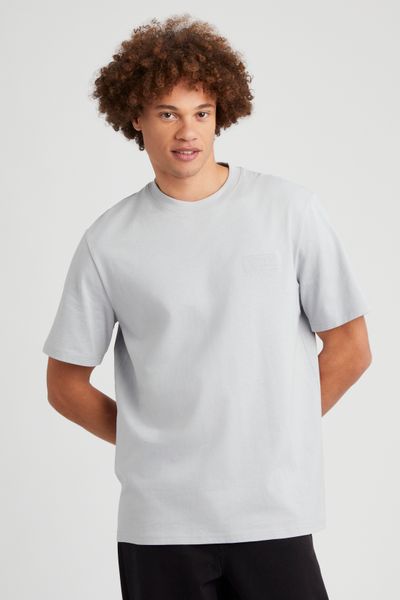 T-shirt broderie poitrine