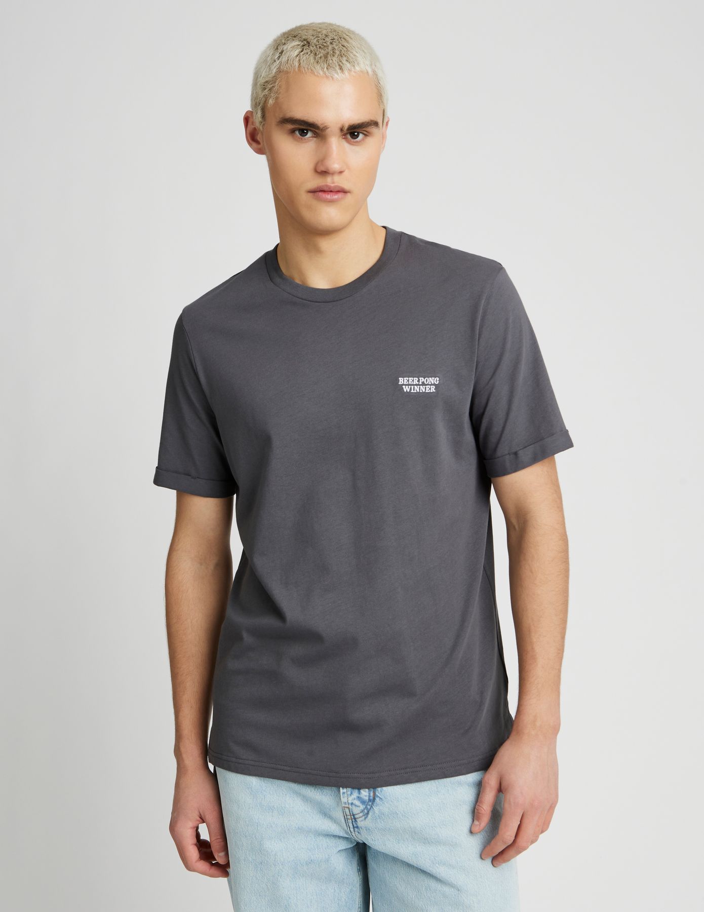 T-shirt broderie poitrine
