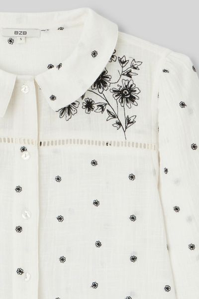 Blouse brodée
