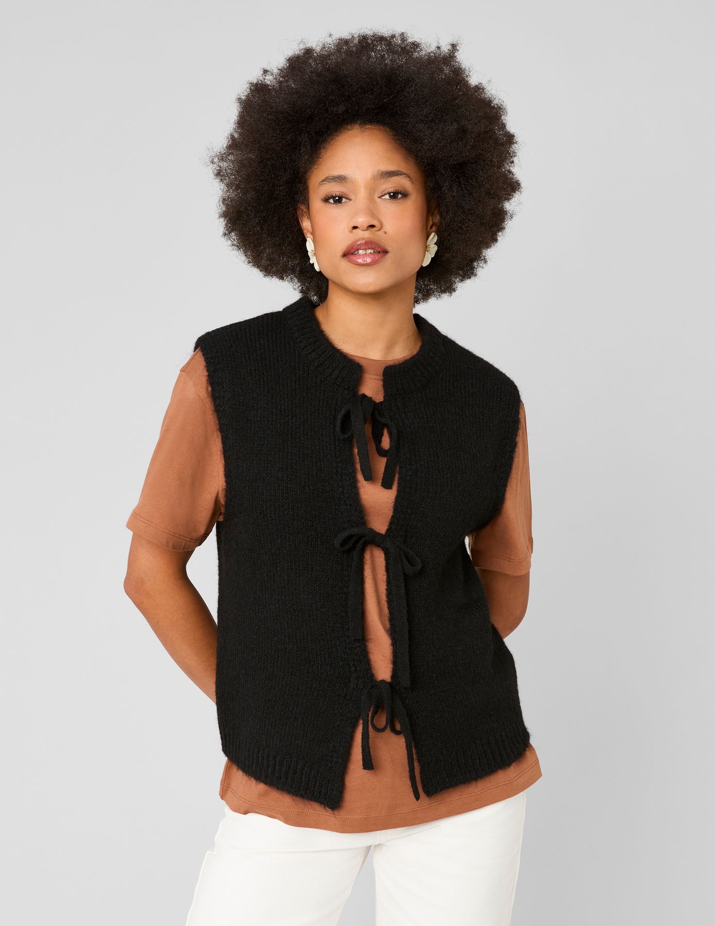 Gilet sans manches &agrave; noeuds