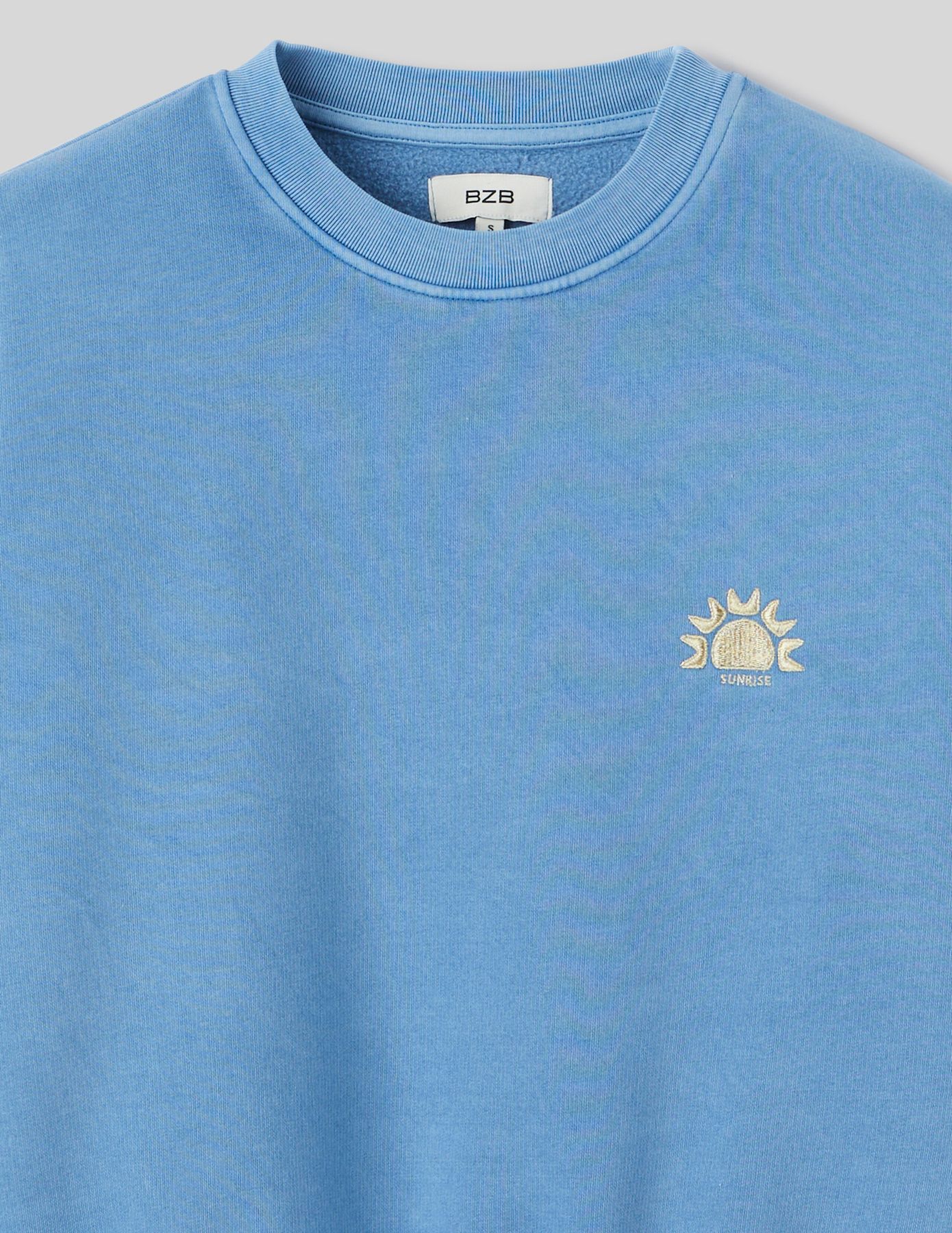 Sweat délavé brodé