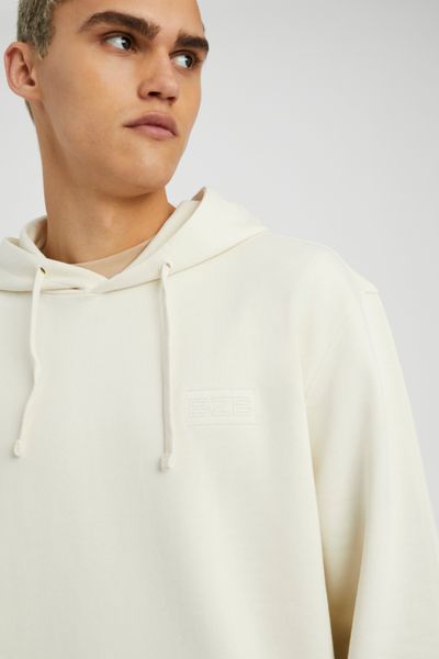 Sweat brod&eacute; &agrave; capuche